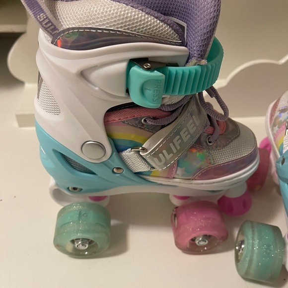 Sulifeel Rainbow Unicorn
Adjustable Roller Skates for gril shoe size 10 C - 13 C - Picture 5 of 9